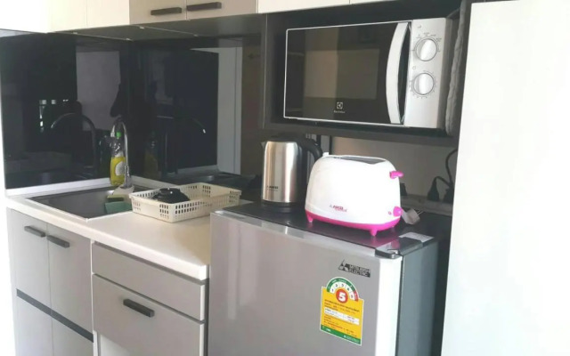 The Excel Groove Condo at Lasalle 52