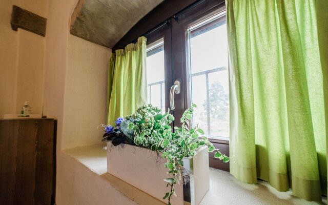 Smart Rooms & Restaurant