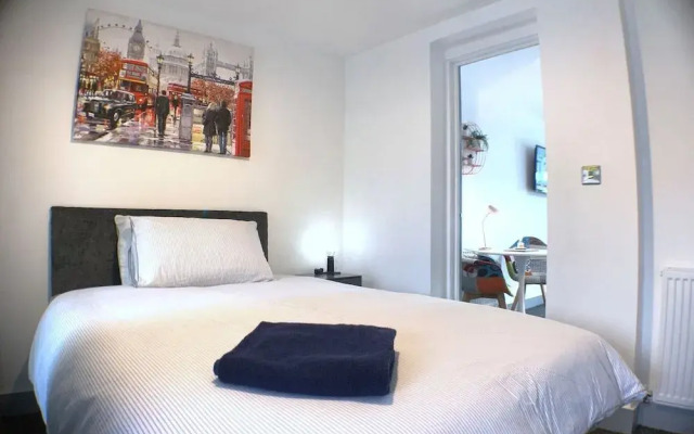 Grand Central Budget Modern Apartments