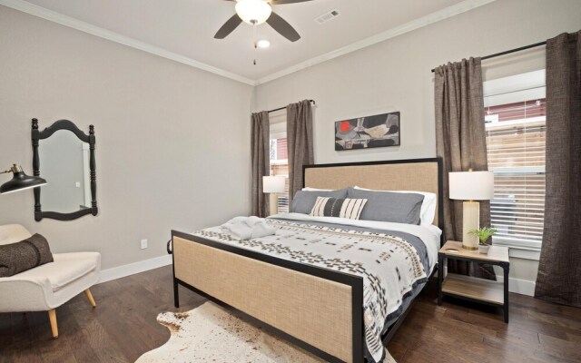 Big Blue on Main-hot Tub-less Than 1 Mi to Square