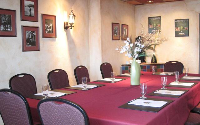 Quality Hotel & Suites Montreal East