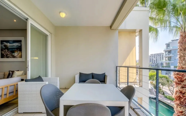 Modern Waterfront Apartment w Canal Views Gulmarn 201