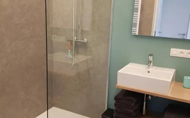 Vakantiewoning Ijzerfront 14-18- Ruim 2-Slpk Appartement Met Terras & Priveparking