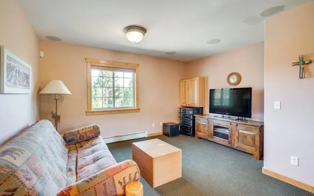 2 Mi to Frisco Slopes: Cozy Retreat w/ Mtn Views!