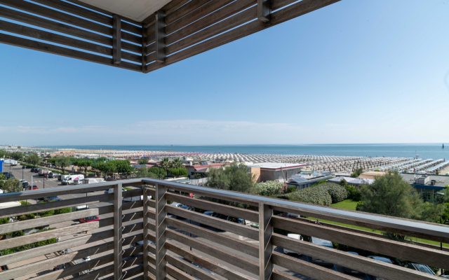 Kiss Beachfront Hotel & Restaurant