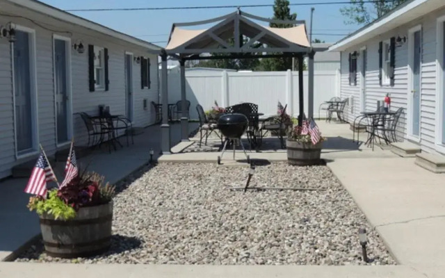 White Caps Motel