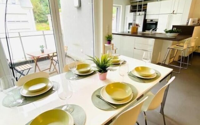 3 bedrooms in Center w Terrace&Parking