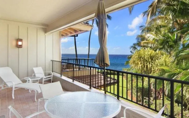 Whalers Cove Resort