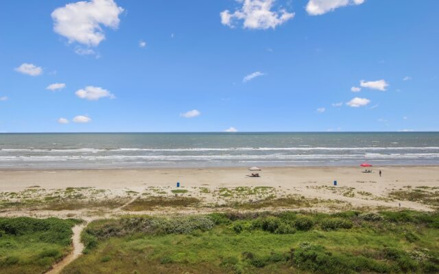 Beachfront Melody 4 Bedroom Home