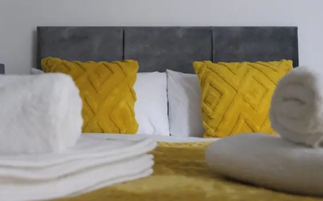 Modern House - 3 Bedrooms - 1 Bath - Mancity