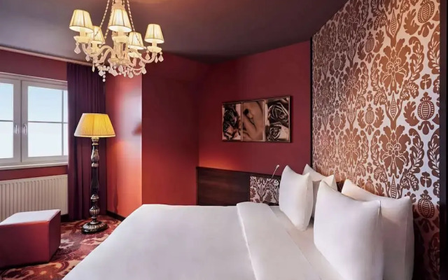 Lindner Na 1/4 Rburgring Motorsport Hotel