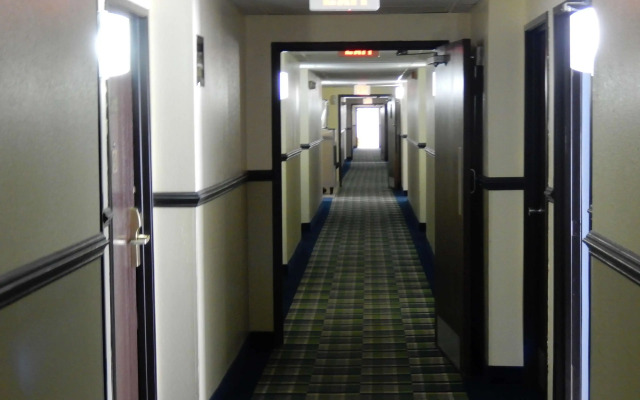 Motel 6 McGraw, NY - Cortland