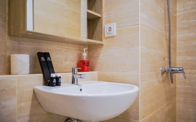 Best Location Studio Apartment at Springwood Residence