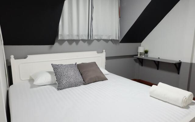 Manii hostel Asoke