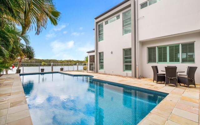 Riverview Luxury Retreat