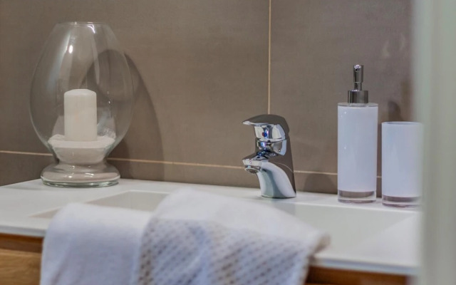 Easy Welcome Aglaia Luxury Lake View Apartment