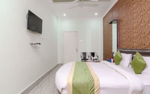 Fabhotel Deepak Palace