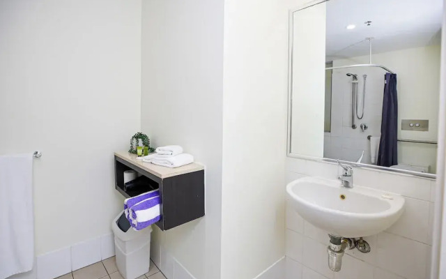 Studio in the City with pool and BBQ