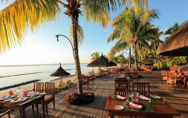 Victoria Beachcomber Resort & Spa