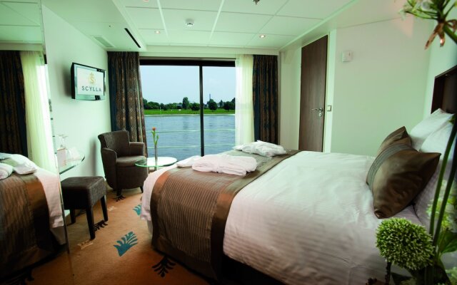 Crossgates Hotelship 3 Star - Osthafen - Frankfurt