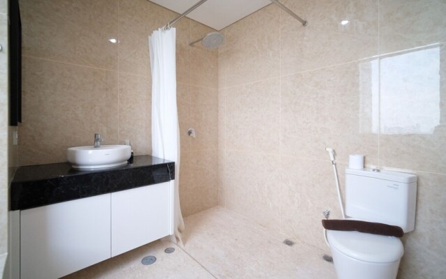 Homey 3Br With Private Lift At Grand Sungkono Lagoon Apartment