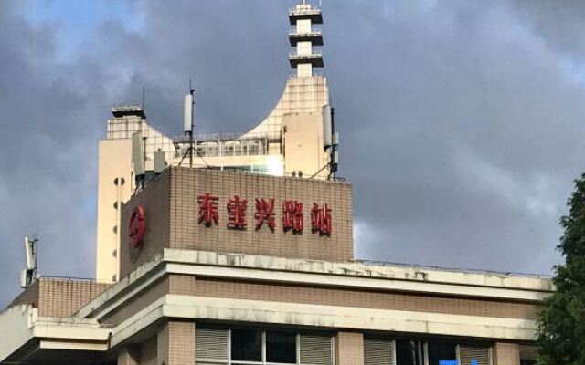Hengji Hotel (Shanghai Hongkou Football Stadium Dongbaoxing Road Subway Station)