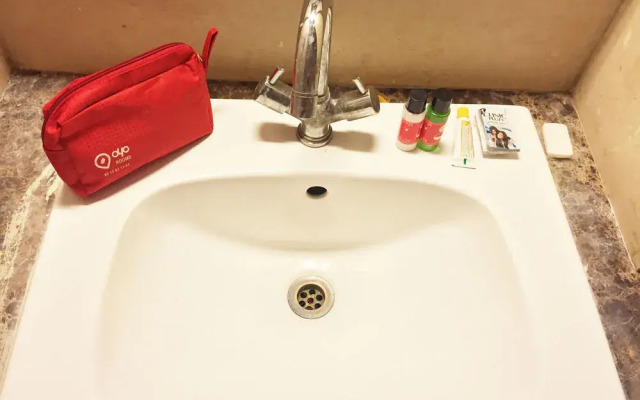 OYO Rooms Noida City Centre 208