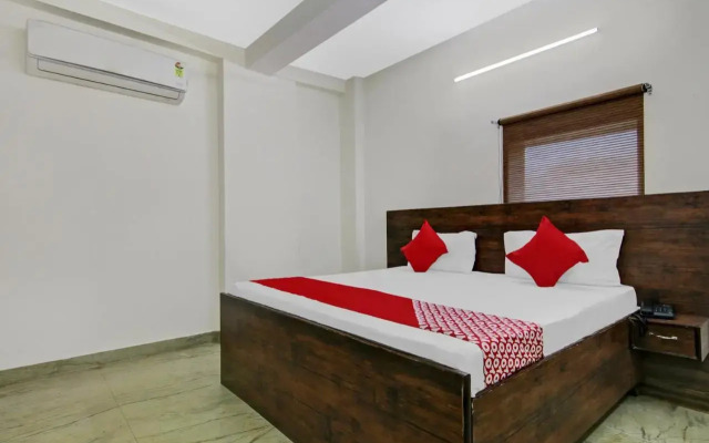 OYO Flagship 70198 Madhuban Residency