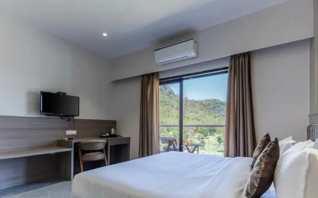 Super 8-Airport Downtown