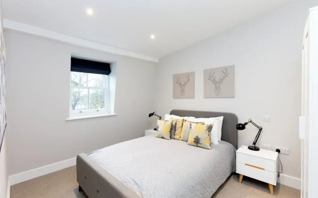 Stunning Central Windsor Town House