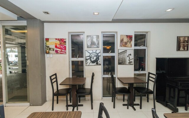 RedDoorz near Quezon City Circle