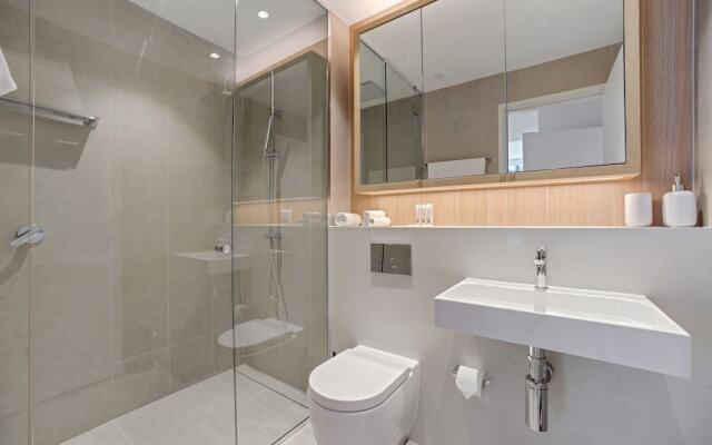 New Luxury Apartment Walking to Shops & Cinema