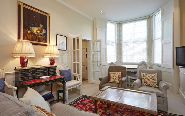 Kensington - Comfortable two Bedroom Ground Floor Property - 3 Beds