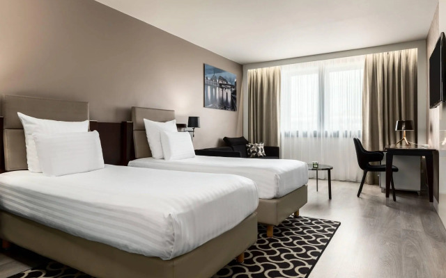 AC Porte Maillot Hotel