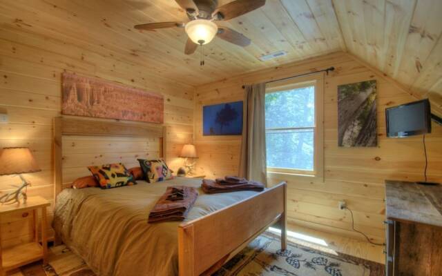 Taj's 3 Bedroom Cabin - 3 Br Cabin