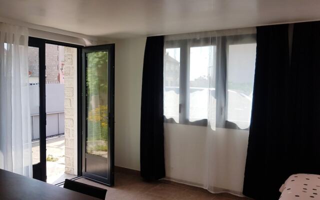 Studio In Argenteuil With Wifi