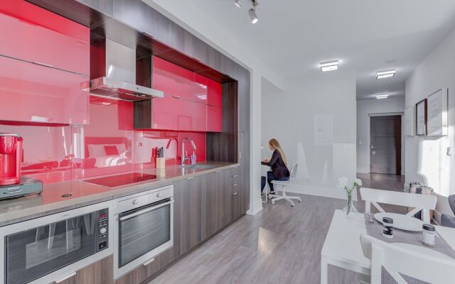 Noel Suites - John and Front St West
