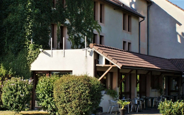 Brit Hotel Confort Pau Lons