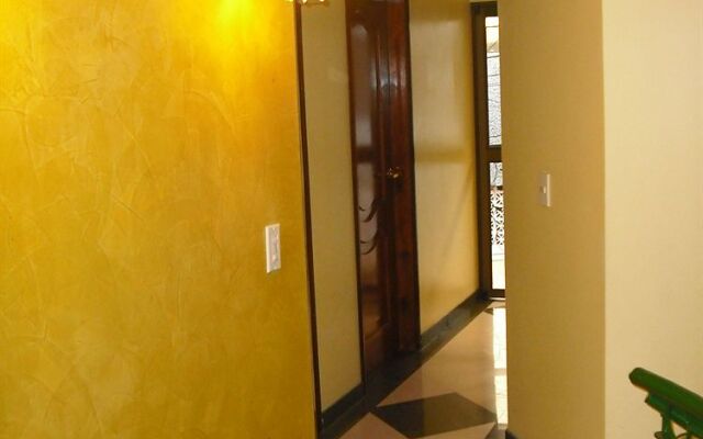 Hostal Canela y Miel