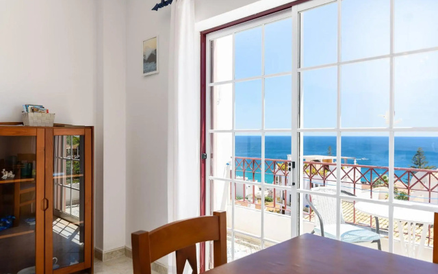 Top Floor Ocean View Apartment – Near Beach Luz