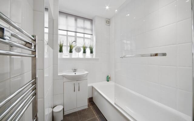 Kensington High Street Comfortable Serviced Apartment