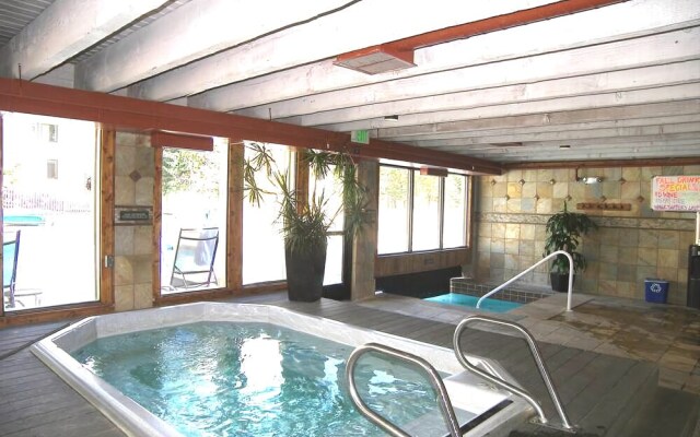Lakeshore 1 Ba Studio condo by RedAwning
