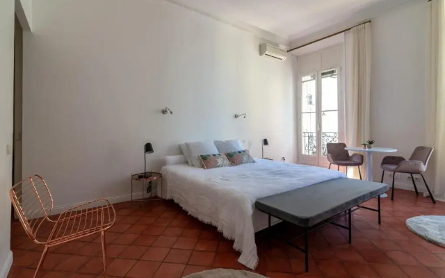 La Guitare 23 - Large Modern Studio with Balcony in Center of Cannes, Just Behind Grand Hotel - Hotel in Cannes - Photo 2