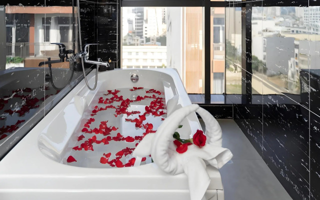 Отель Sana Danang Beach