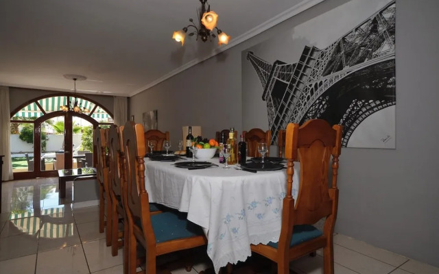 Villa Tricia 6 Bedroom Las Americas