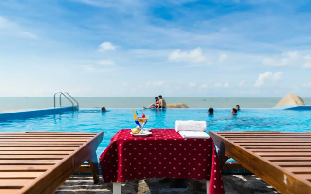 Tran Chau Beach & Resort