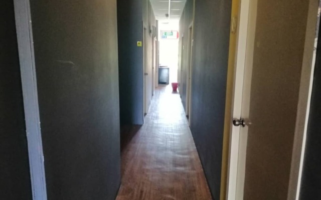 Warm Blanket Hotel - Hostel