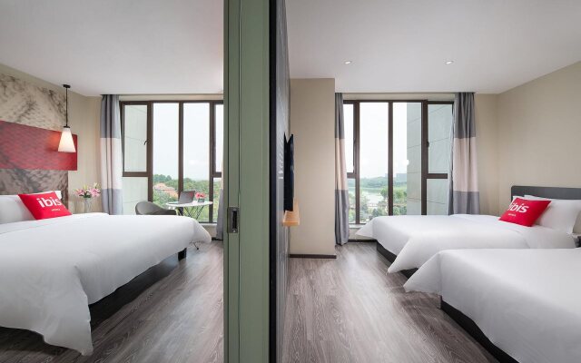 Ibis E'meishan Railway Station Hotel