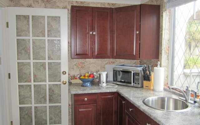 Heathergate Cottage and Suites