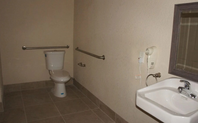 Apple Valley Hotel & Lodge